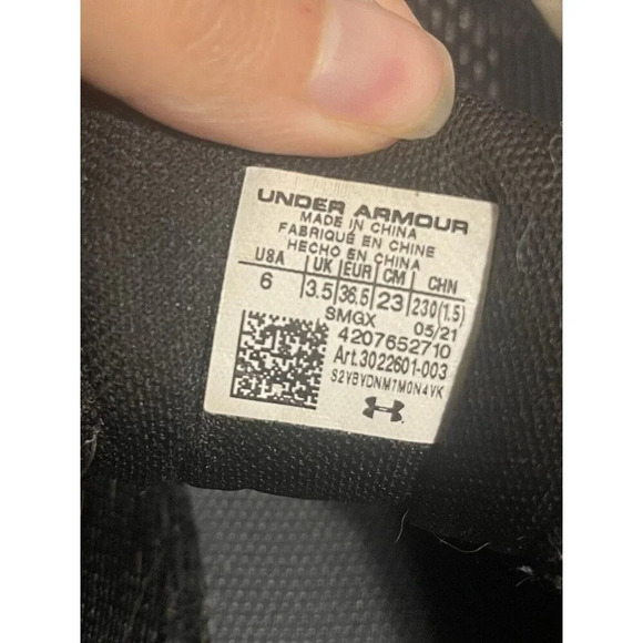 Under Armor Woman’s Black Charged Intake Tennish Athletic Shoes 6 - Picture 9 of 9